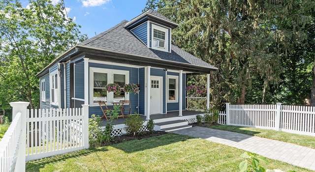 Photo of 10 Burnham Rd, Andover, MA 01810
