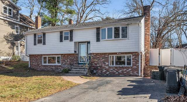 Photo of 33 Rockwood Rd, Lynnfield, MA 01940
