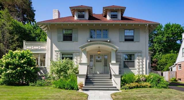 Photo of 18 Groveland St, Newton, MA 02466