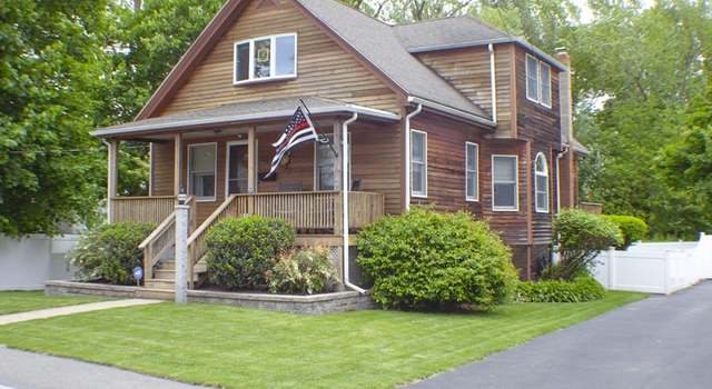 Photo of 93 Crescent St, Rockland, MA 02370