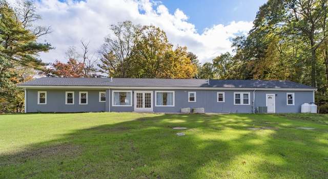 Photo of 100 Maple St, Sherborn, MA 01770