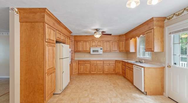 Photo of 43 Warwick Rd, Gardner, MA 01440