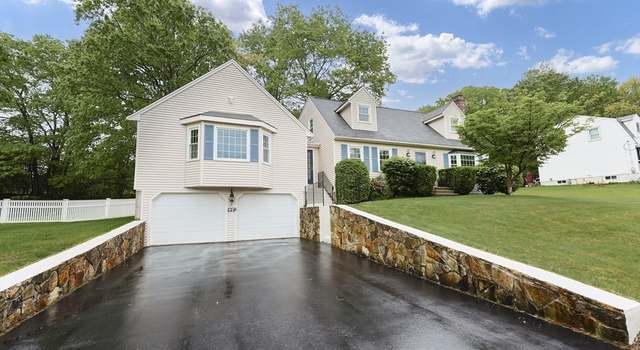 Photo of 6 Taft Dr, Franklin, MA 02038