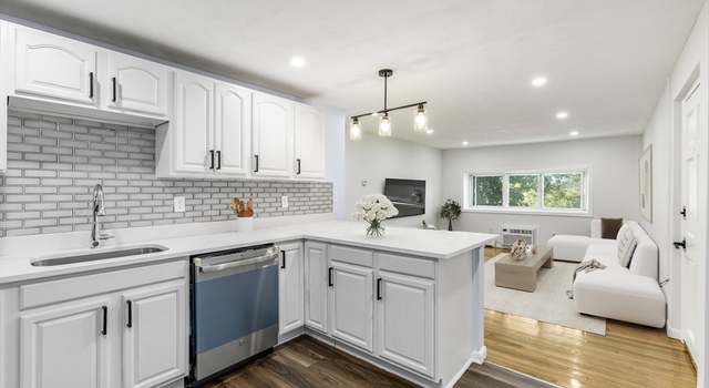 Photo of 7 Oakcrest Rd #9, Hyde Park, MA 02136