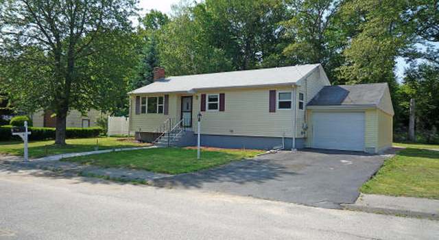 Photo of 12 Oakwood Dr, Randolph, MA 02368
