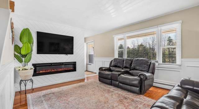 Photo of 6 Pond View Way #6, Hubbardston, MA 01452