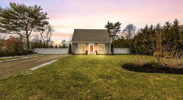 Photo of 9 Rolling Acres Ln, Falmouth, MA 02536