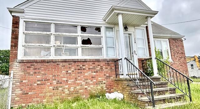 Photo of 298 King St, Fall River, MA 02724