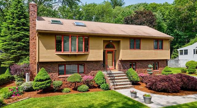Photo of 10 Briarwood Ln, Wakefield, MA 01880