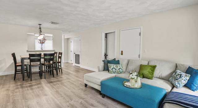 Photo of 330 Sunderland Rd #2, Worcester, MA 01604