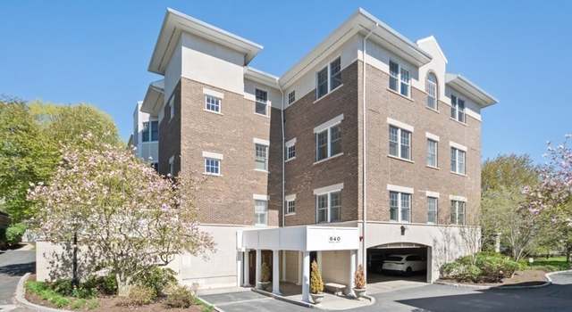 Photo of 640 Hammond St #301, Brookline, MA 02467