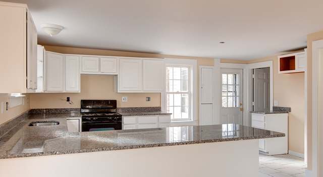 Photo of 4 Maple St, Spencer, MA 01562