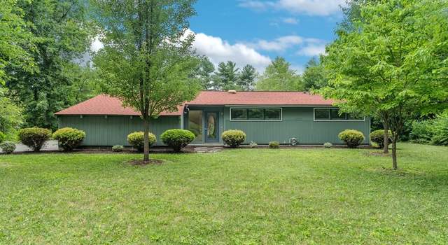 Photo of 7 Moss Ln, Amherst, MA 01002