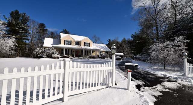 Photo of 3 Greenville Cir, Rochdale, MA 01542