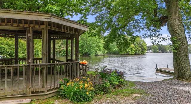 Photo of 100 Oakridge Ave, North Attleboro, MA 02760