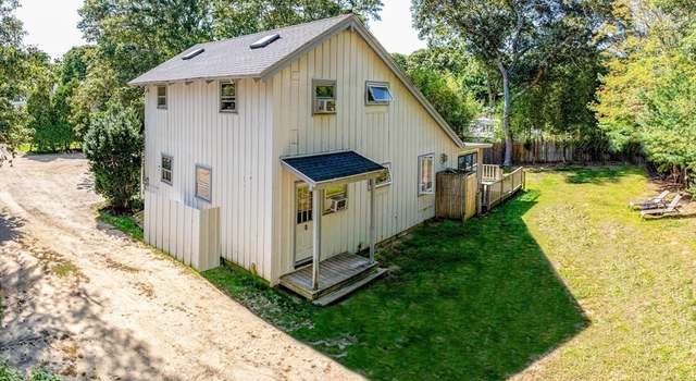 Photo of 2 Nahomon St, Oak Bluffs, MA 02557
