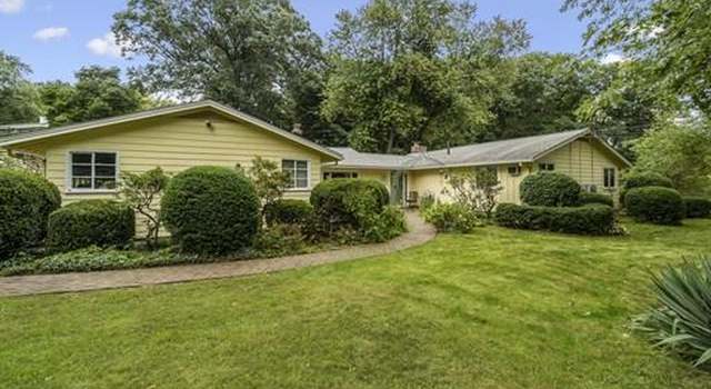 Photo of 8 Simpson Rd, Wayland, MA 01778