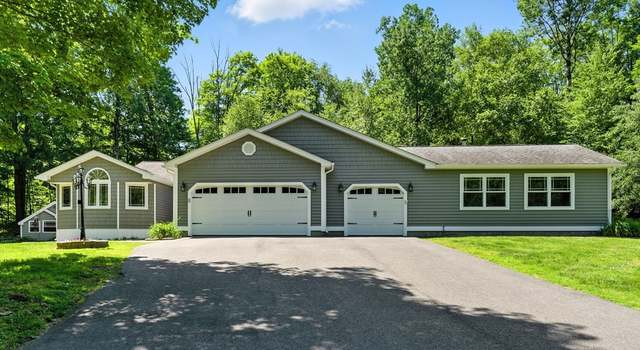 Photo of 8 Sizer Dr, Wales, MA 01081