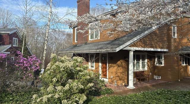 Photo of 566 Strawberry Hill Rd, Concord, MA 01742