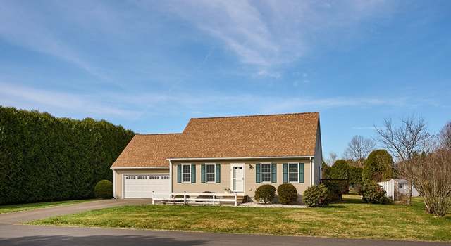 Photo of 8 Valley View Ln, Sunderland, MA 01375