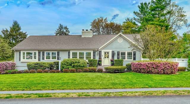 Photo of 94 Hawktree Dr, Westwood, MA 02090