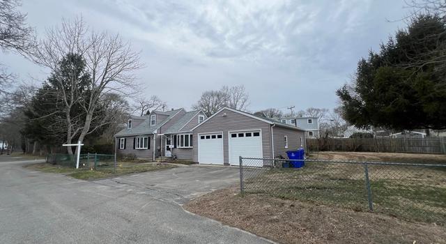 Photo of 3 Maple St, Bourne, MA 02532