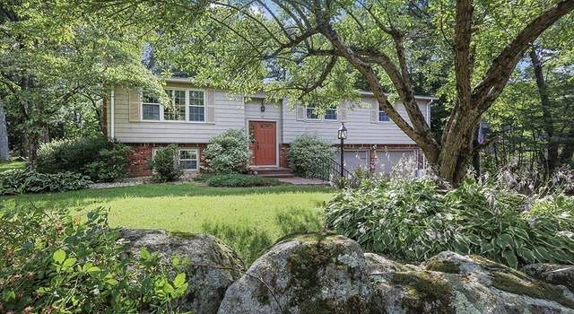Photo of 162 Oak St, Uxbridge, MA 01569