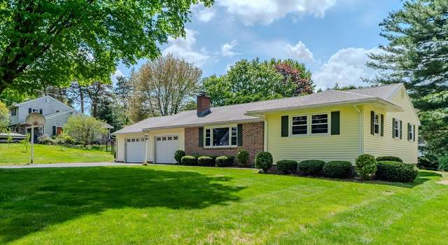 Photo of 8 Meadowbrook Dr, Hadley, MA 01035