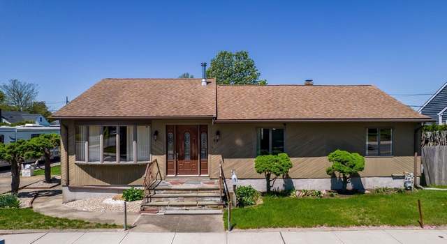 Photo of 43 Russells Mills Rd, Dartmouth, MA 02748