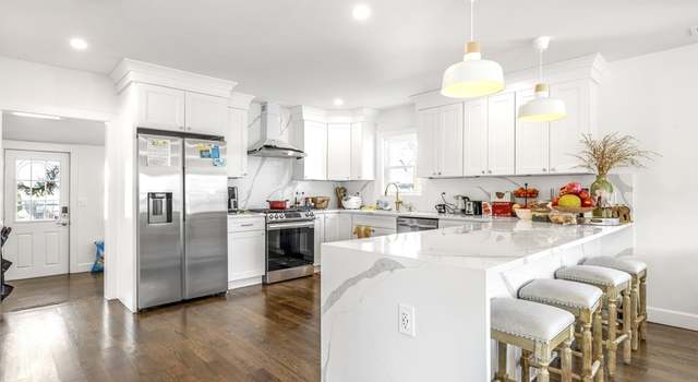 Photo of 652 Sea St, Quincy, MA 02169