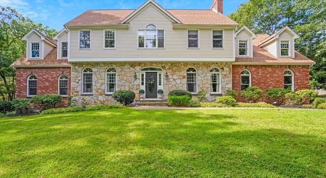 Photo of 5 Mountain Rock Ln, Norfolk, MA 02056