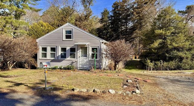 Photo of 11 Canedy St, Wareham, MA 02576