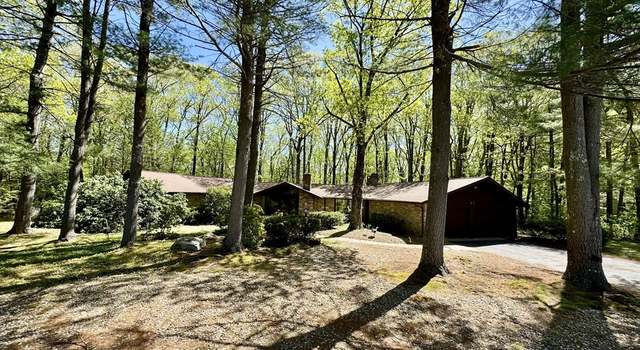 Photo of 43 Crowningshield Dr, Paxton, MA 01612