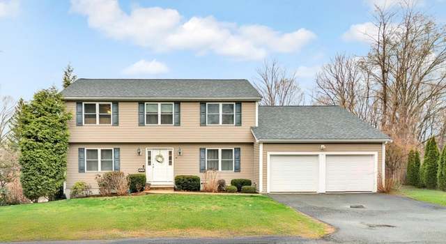 Photo of 4 Clovelly Ln, Framingham, MA 01702
