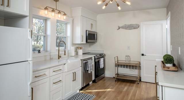 Photo of 90 Manomet Ave, Hull, MA 02045