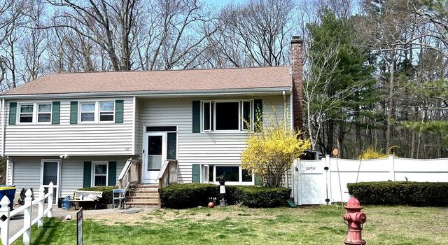 Photo of 102 Summit Dr, East Bridgewater, MA 02333
