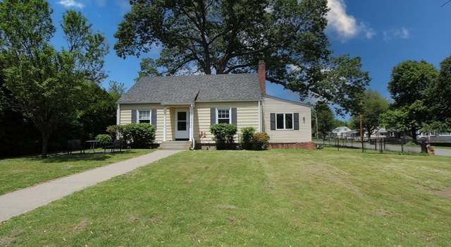 Photo of 1 Stratford Rd, Holyoke, MA 01040