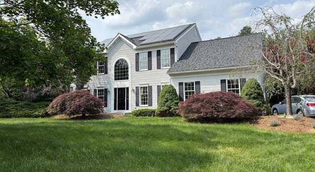 Photo of 2 Farm Pond Ln, Franklin, MA 02038