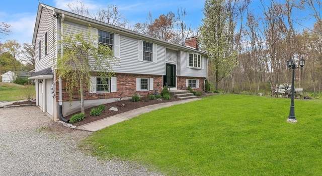 Photo of 9 Oak Knoll Dr, Hampden, MA 01036