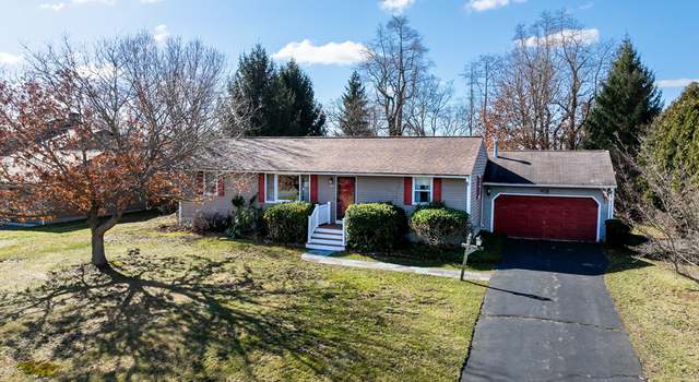 Photo of 55 Sunset Dr, Somerset, MA 02725