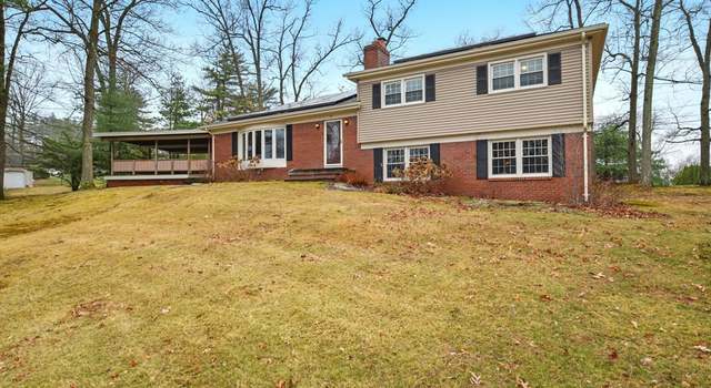 Photo of 31 Oak Bluff Cir, East Longmeadow, MA 01028