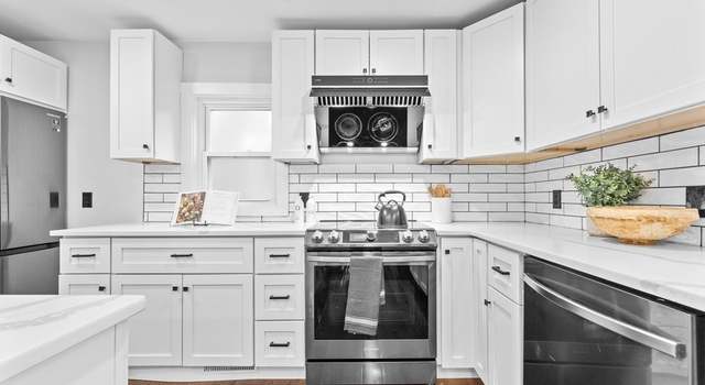 Photo of 2 Stones Ct, Framingham, MA 01701