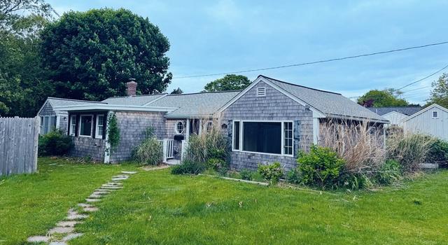 Photo of 10 Young Rd, Falmouth, MA 02540