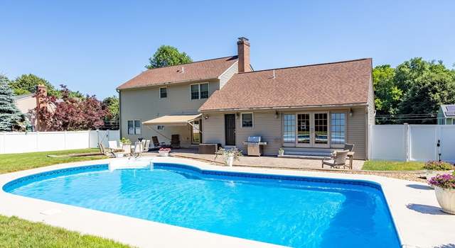 Photo of 23 Indian Ridge Dr, Leominster, MA 01453