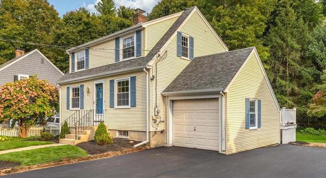 Photo of 32 Forest St, Wakefield, MA 01880
