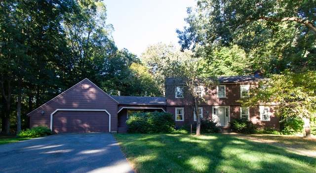 Photo of 10 Whipple Rd, Hamilton, MA 01982