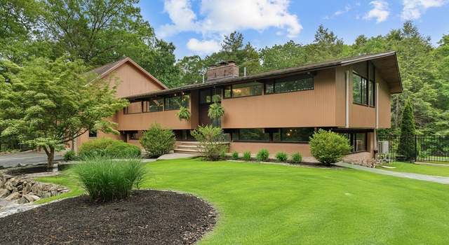 Photo of 4 Moonpenny Dr, Boxford, MA 01921
