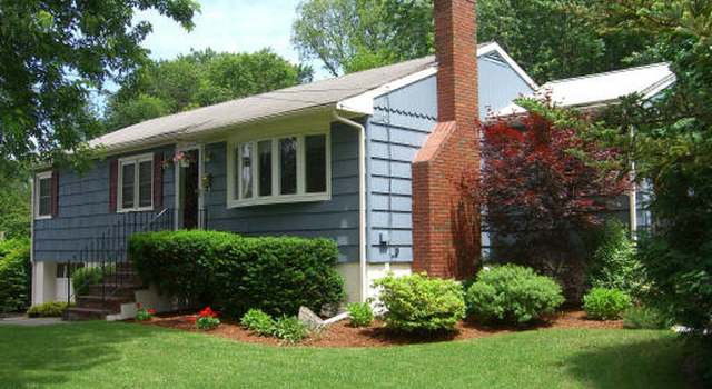 Photo of 7 East Sheppard Ln, Chelmsford, MA 01824