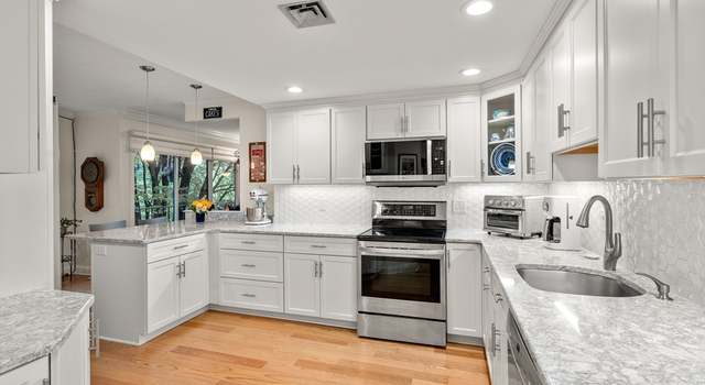 Photo of 85 Grove St #207, Wellesley, MA 02482