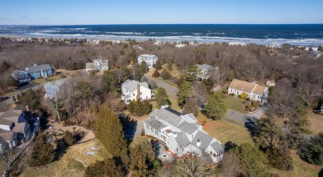 Photo of 29 Castle View Dr, Gloucester, MA 01930